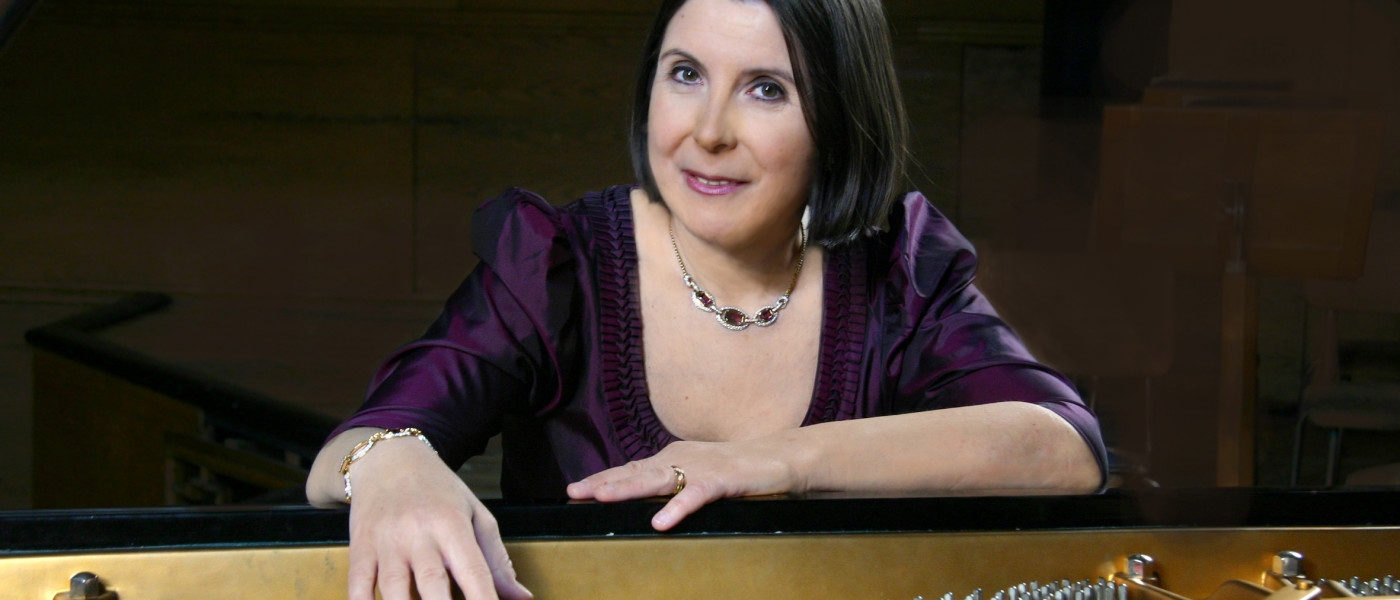 Maria Prinz, piano, in Review