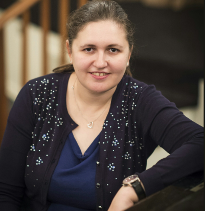 Regina Shenderovich, pianist, in Review